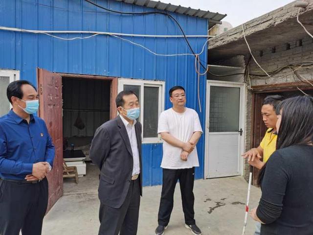 省委书记暗访乡村小学：电脑不能用,省委书记暗访乡村小学发现电脑无法使用——基层教育设施亟待改善
