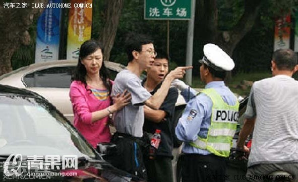 交警街头比武，司机挑战与社会思考