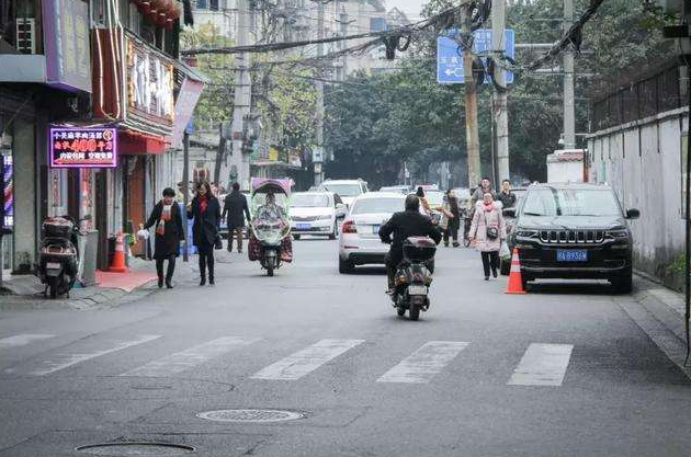 探秘石油新风尚，隐秘小巷的特色小店非凡之旅的启示（最新石油状况报道）