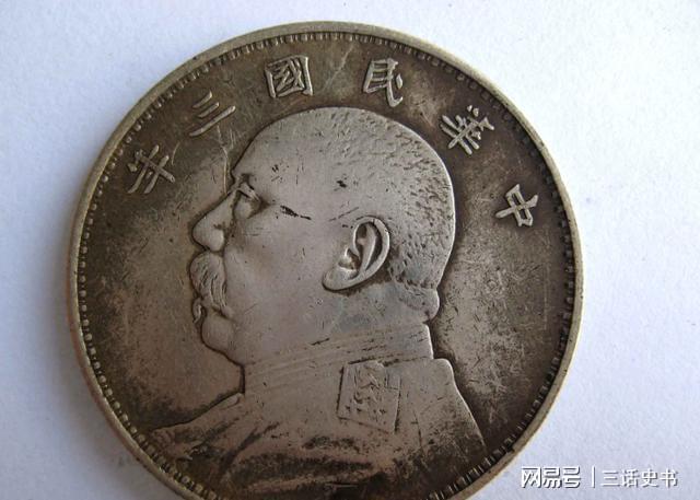 科技时代下的正义之光，智能监控与识别共筑安全防线，两男子偷卖绝户老人银元遭科技制裁判刑案纪实