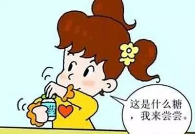 意外口咬背后的友情温暖瞬间，欢乐日常的温馨记录