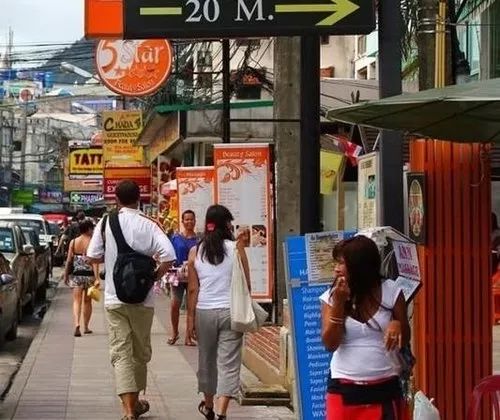 探秘灵笼秘境，独特风味小店揭秘之旅