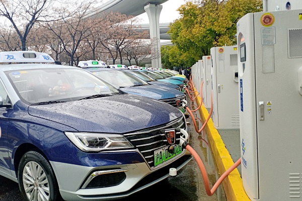 2024新澳正版免费资料大全,灵活执行策略规划_军事版5.681