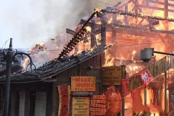 揭秘神秘酒吧，最新通知带你领略独特风情，11月3日盛大开启！