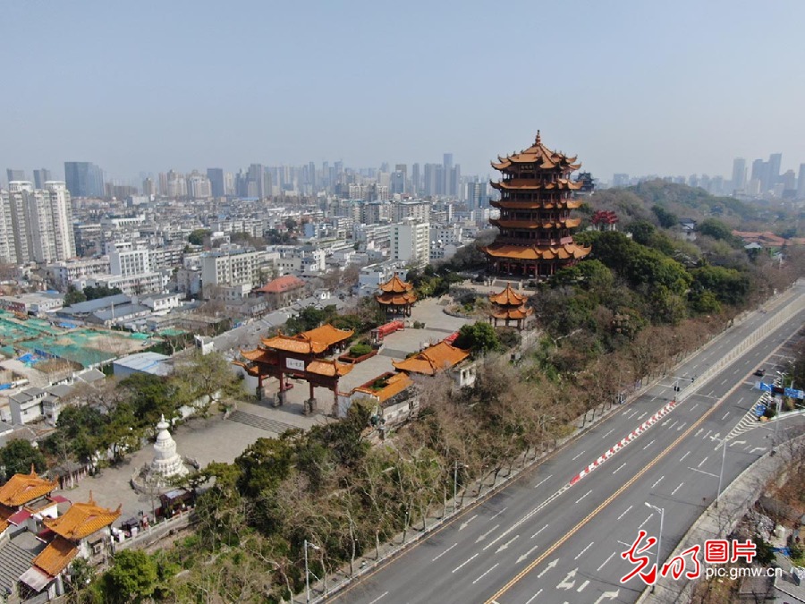 武汉最新航拍视角下的城市面貌与发展争议