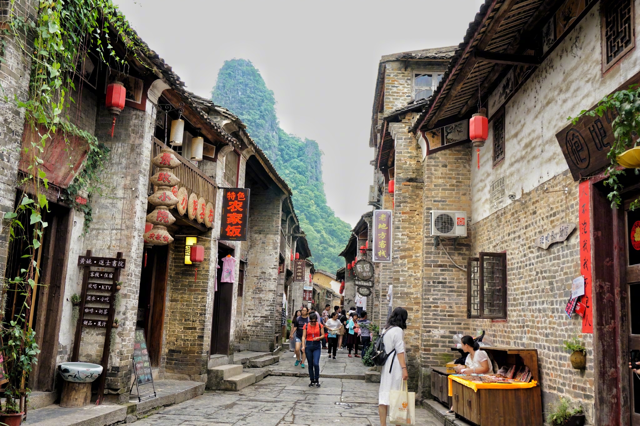 探秘小巷独特风味，天堂中文资源在线最新版下载与特色小店的奇遇