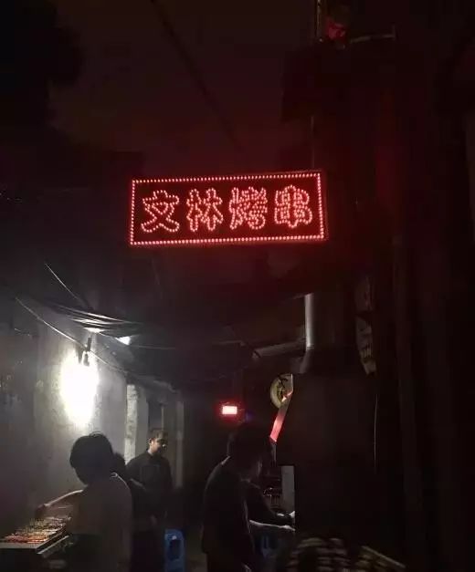 探秘小巷深处的隐藏版特色小店，打字奇缘的非凡故事