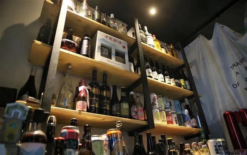 悠莱美妆店新品首发，探秘小巷深处的宝藏，揭秘最新款美妆产品惊艳亮相！