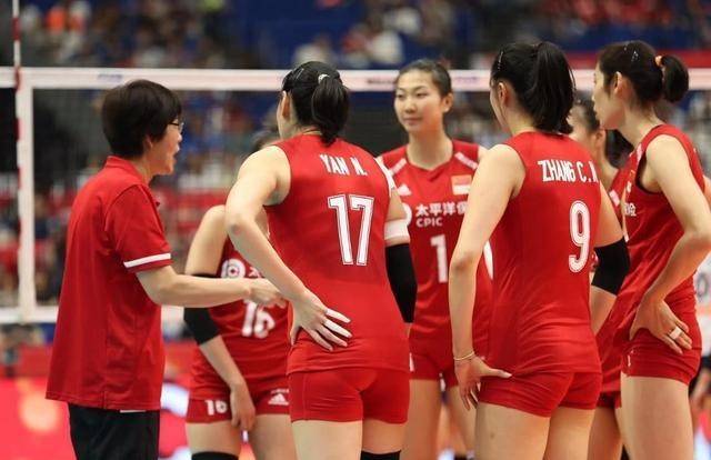 女排精神闪耀，专访中的力量与自信铸就辉煌之路（11月5日专访报道）