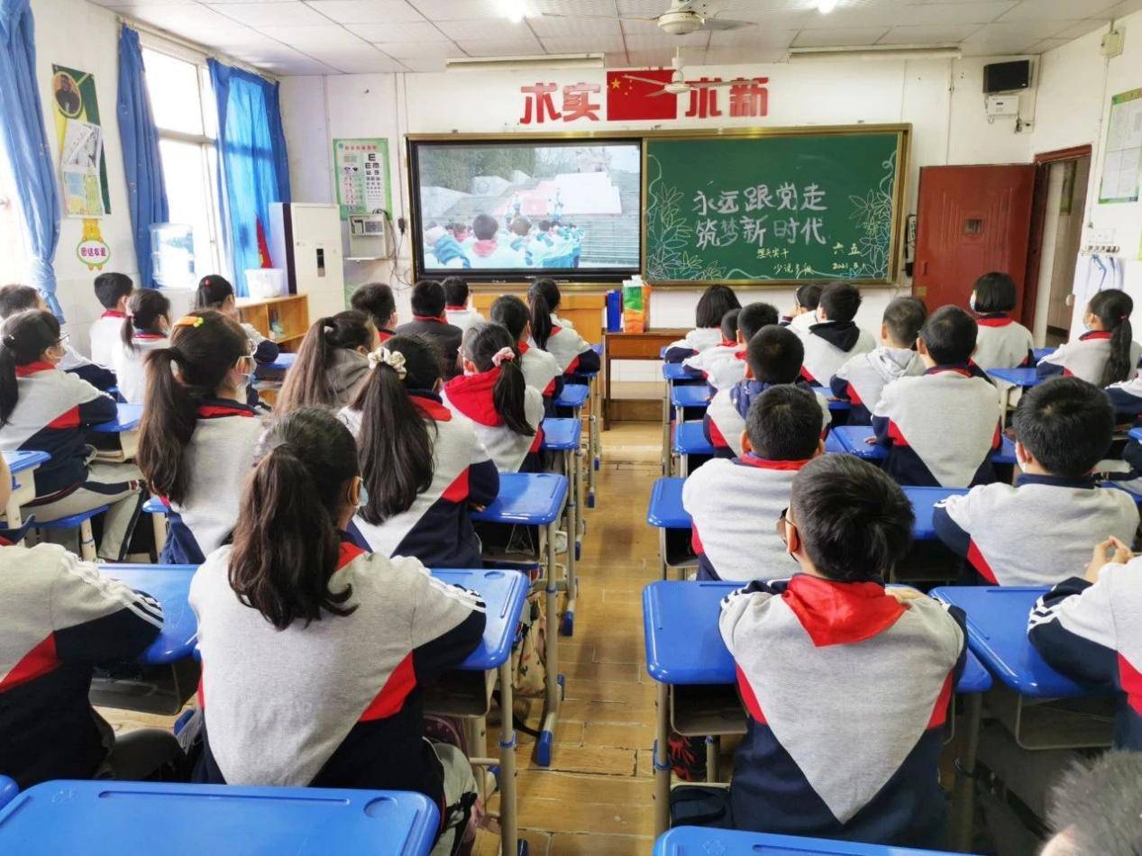 关于涉黄问题的警示与反思，自信之路需远离不良视频内容
