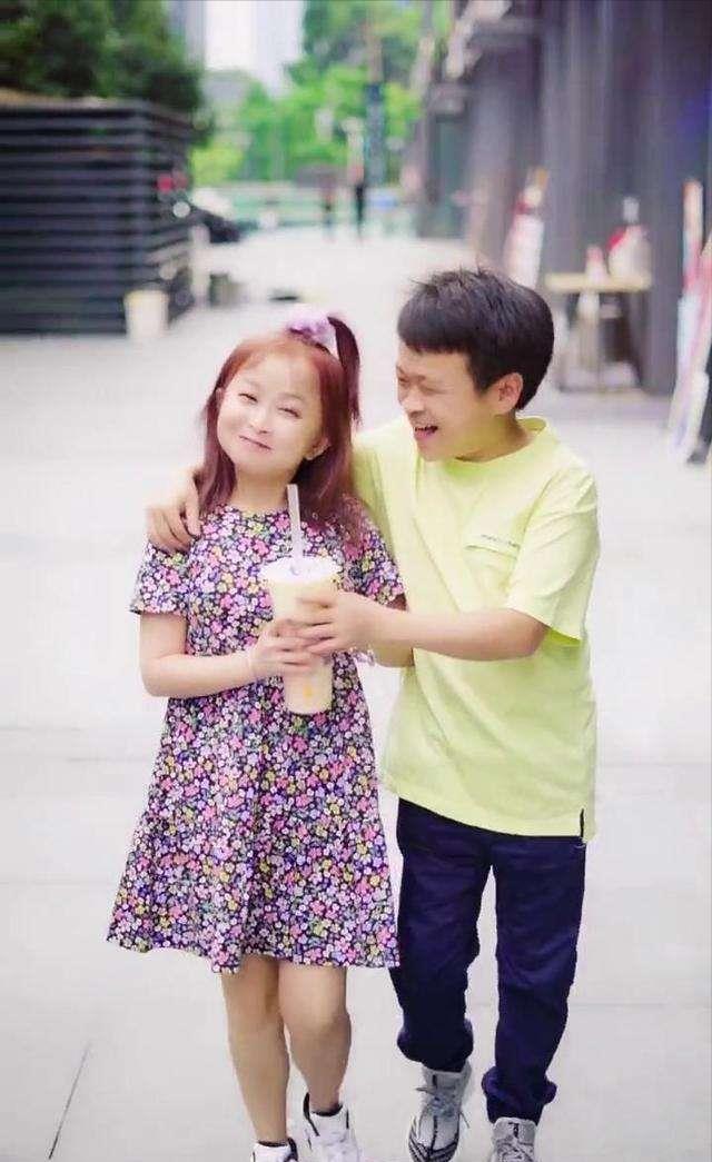 袖珍女孩朱洁最新动态，自然之旅中的内心平和与力量探寻