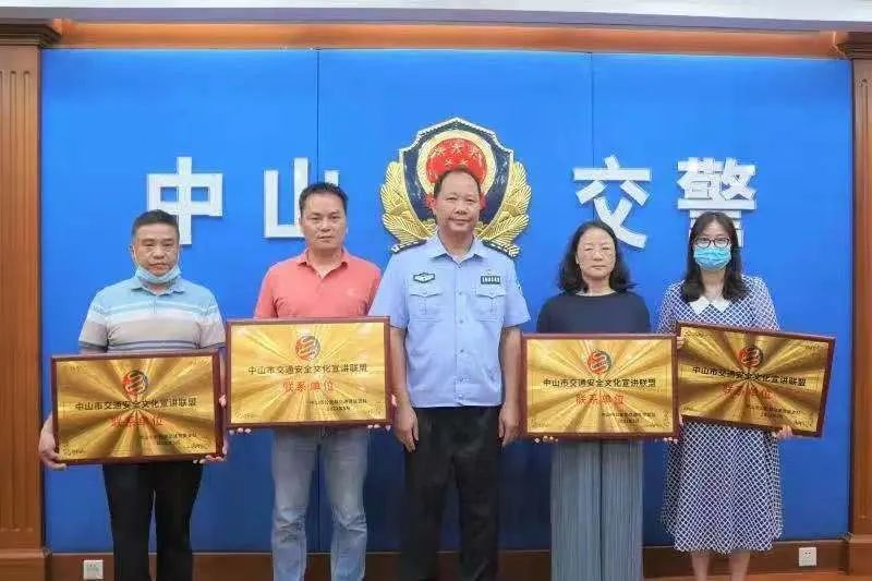 历史上的11月10日，优衣库穿搭指南——时尚之旅，自信与成就感的源泉