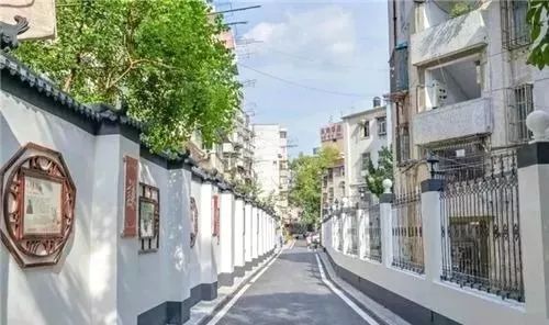 乌鲁木齐疫情下的温暖故事，特色小店在小巷中的坚守与希望