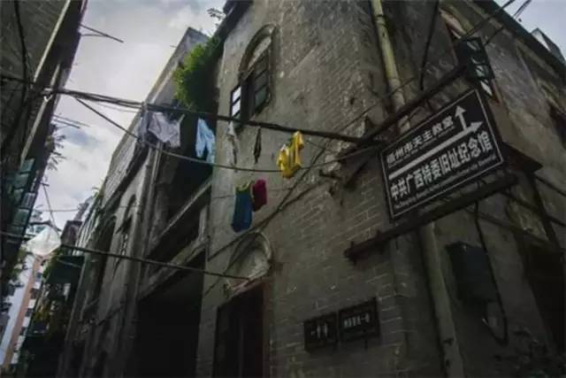探秘历史新盗窃案，小巷深处的神秘小店背后的故事（发生在11月10日）