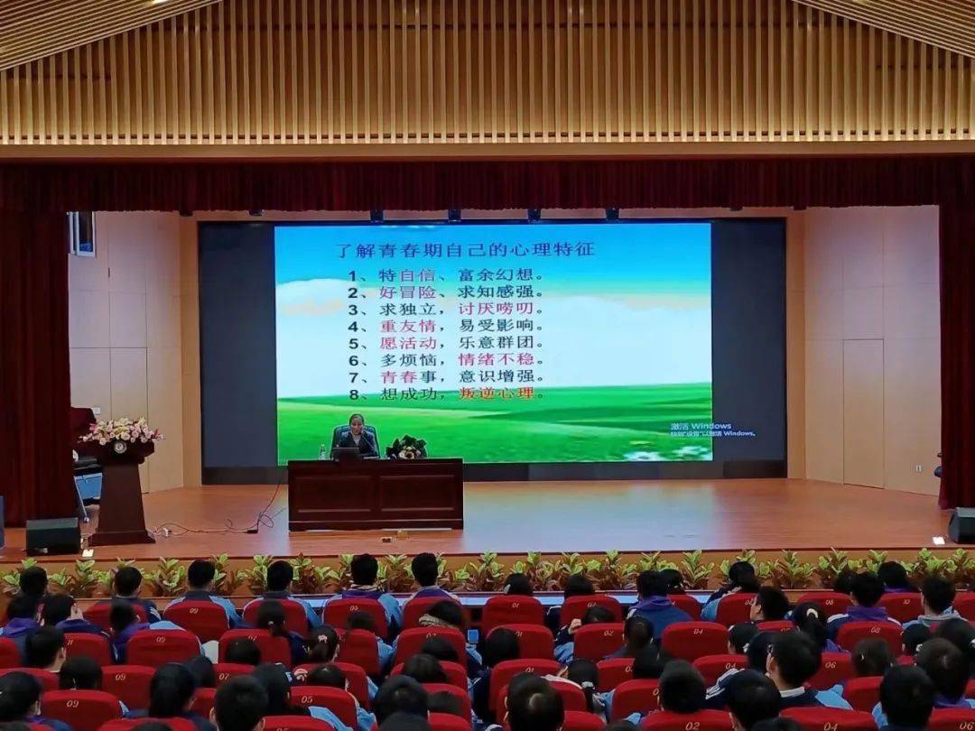 商洛何铁虎的成长故事，自信的力量与最新动态
