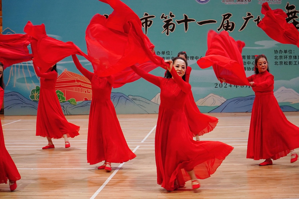 十一月风潮来袭，廖第广场舞席卷城市角落