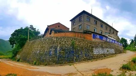 历史上的双鸭山事件与探寻自然美景的心灵之旅启程