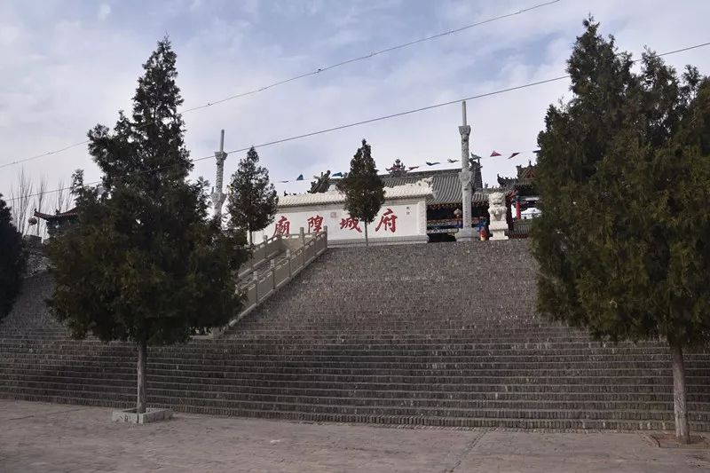 孔垂远在大石桥上的秋日友情见证与最新消息发布，温馨桥段揭秘