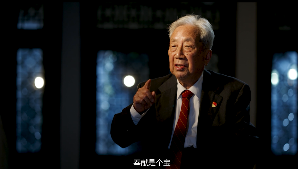 十一月新飞鱼跃上巅峰，励志故事中的学习与变化成就自信辉煌