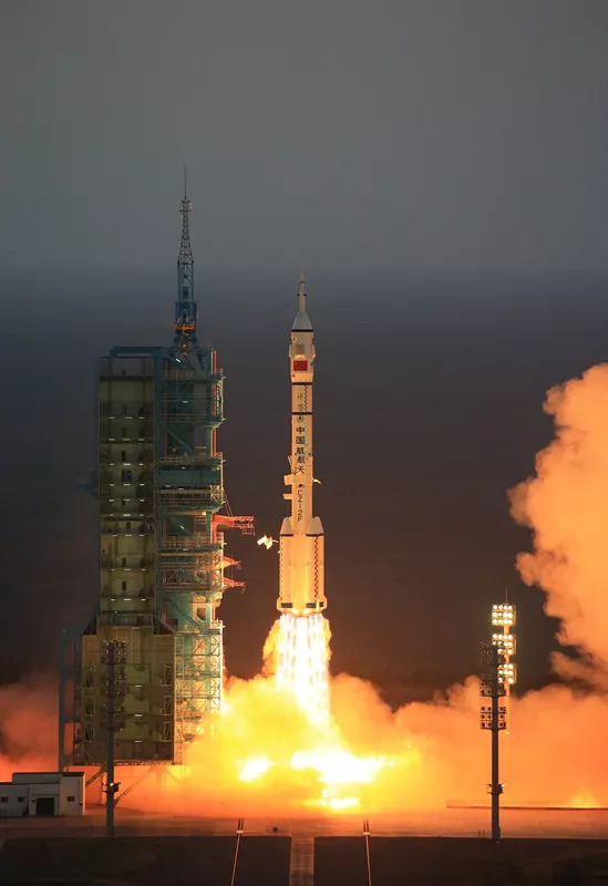 爱游穿梭机全新升级，科技重塑未来体验，纪念历史上的11月17日
