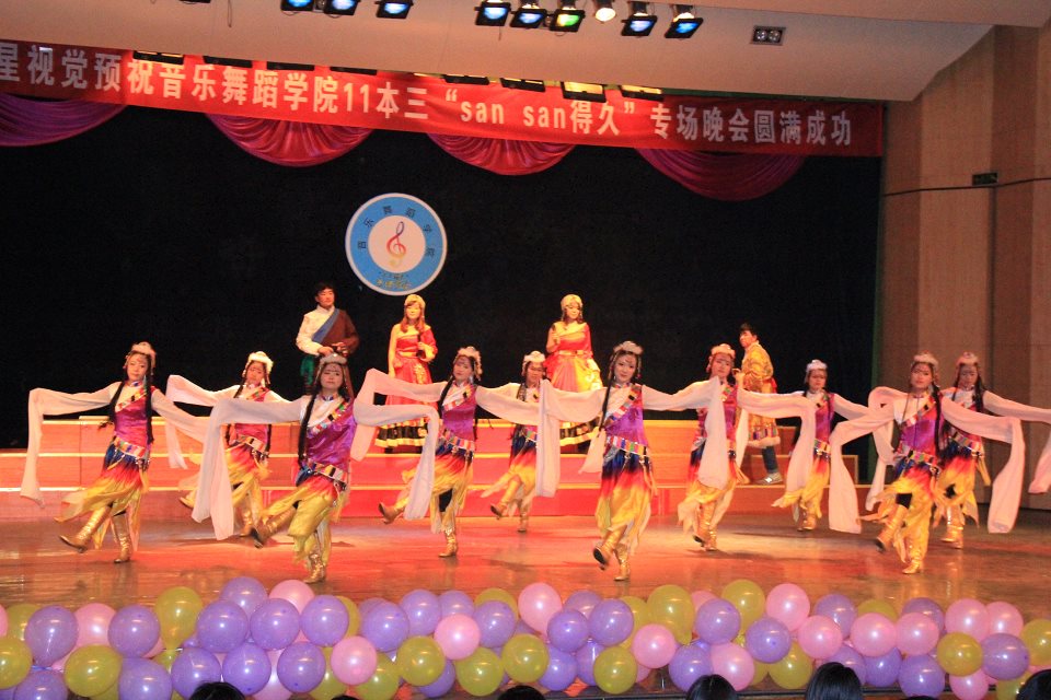 历年11月17日歌曲舞蹈璀璨回顾，新篇章与璀璨时刻标题推荐