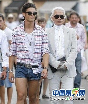 11月20日最新潮女时尚评测，全面探索新潮女性服饰