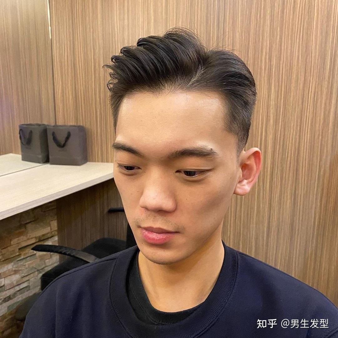 男士最新发型探讨，时尚变迁中的个人立场与发型创新