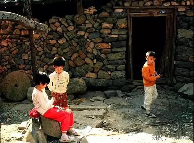 农村妞妞的成长蜕变之路，历史上的11月22日回顾与展望