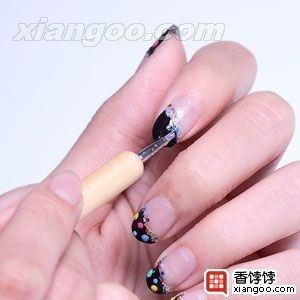从零起步到完美艺术，11月最新时尚指甲贴DIY指南