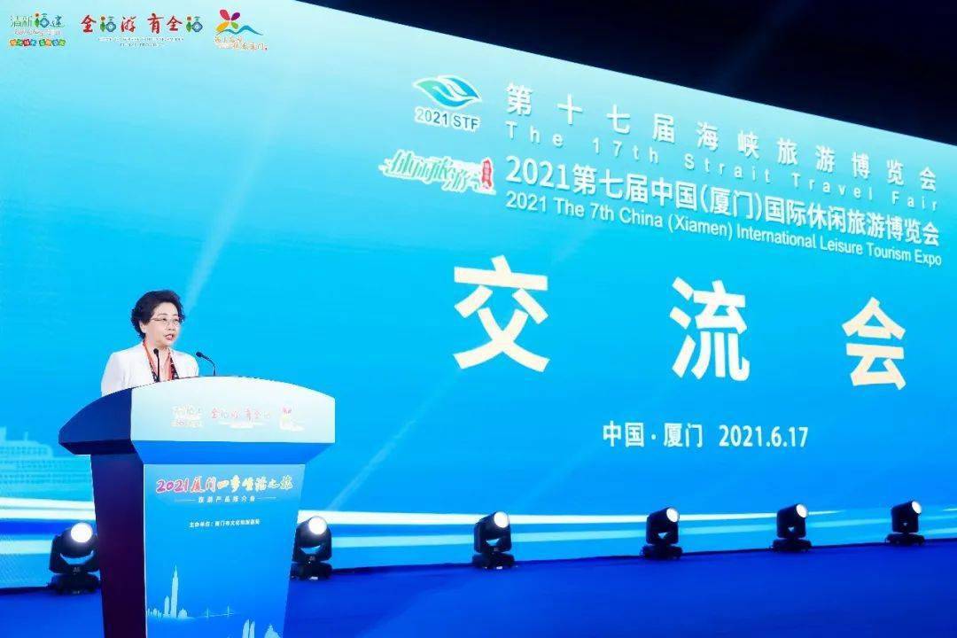 时尚潮流与旅游攻略，生活美学的完美融合——十一月醉临最新指南