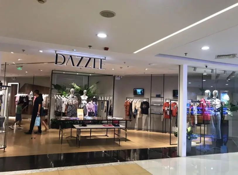 驾驭时尚浪潮，如何用最新流行重塑自信与成就——2024年服装流行趋势展望