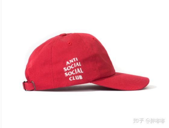 斐乐新款帽子引领时尚风潮，成为2024冬季必备之选