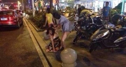 小三扒衣探秘自然美景，寻找内心平静的奇妙旅行实拍最新视频