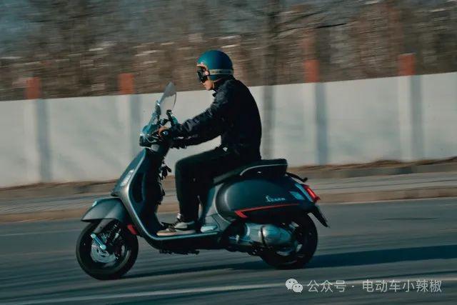 往年12月4日摩托车头盔革新探讨，创新与安全并重的新时代头盔诞生之路