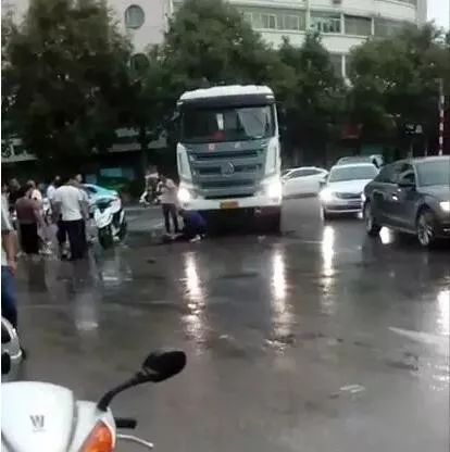 微曲周车祸事件，暖心瞬间与友谊佳话
