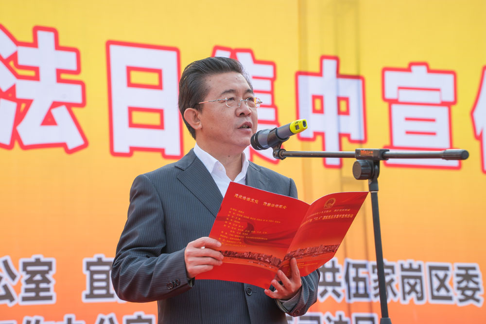 历史上的十二月六日五一广场，自然美景的心灵之旅回顾