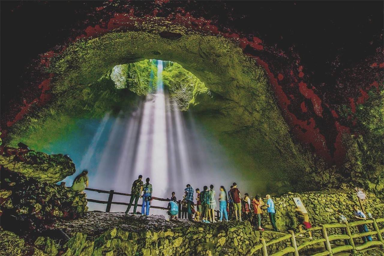 洪崖洞秘境探秘，实时照片展示小巷深处的独特风味与隐藏宝藏（2024年12月10日）