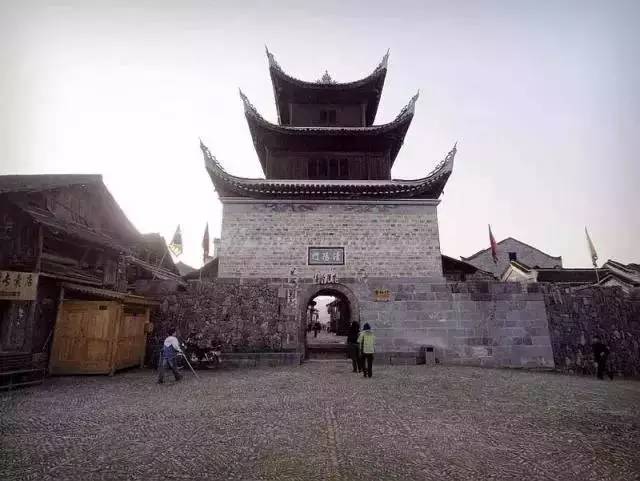 揭秘武汉小巷深处的神秘角落，飞檐下的惊喜小店（实时探秘）