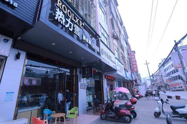 疫情下的独特时光，探秘小巷特色小店与实时更新的十二月疫情数据