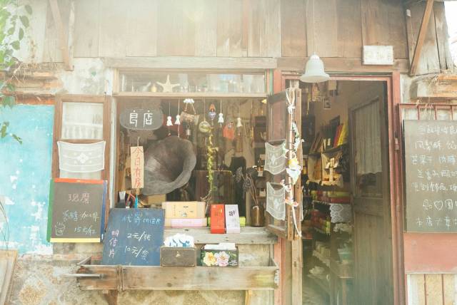 历史上的12月22日直播狂欢，探秘小巷特色小店，点燃直播之火！