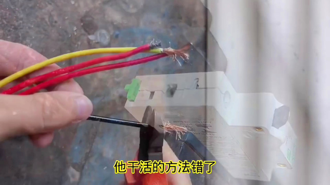 压线怎么不断针，压住线怎么拿出来 