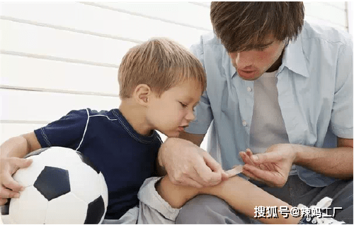 小孩突发呕吐不止，家长该如何应对？解决方法全解析！