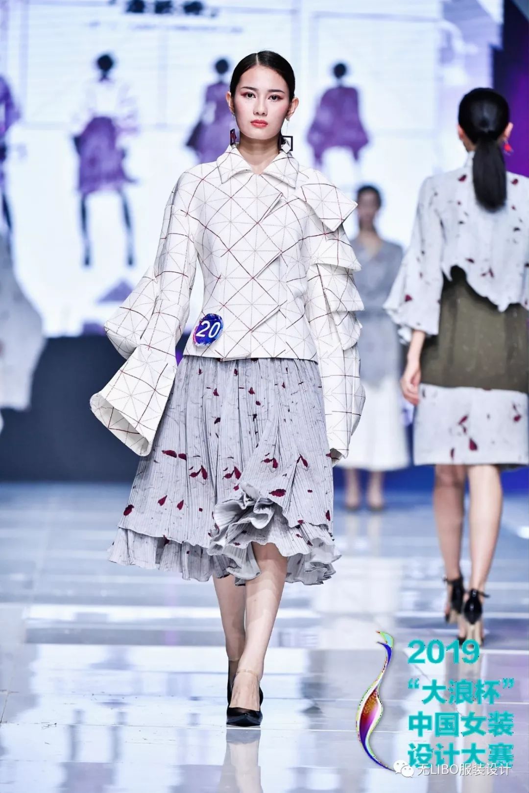 独家女生游戏，独家女人服装 