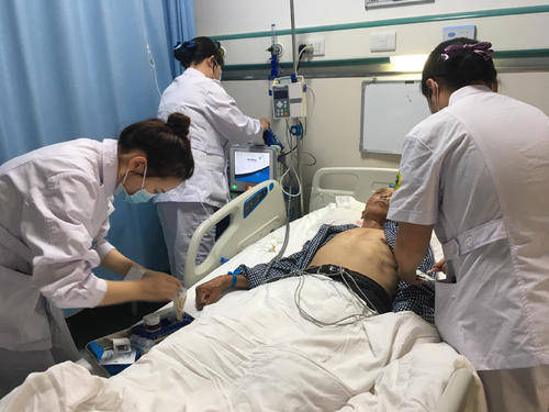 突发脑溢血逝世，突发脑溢血离世 