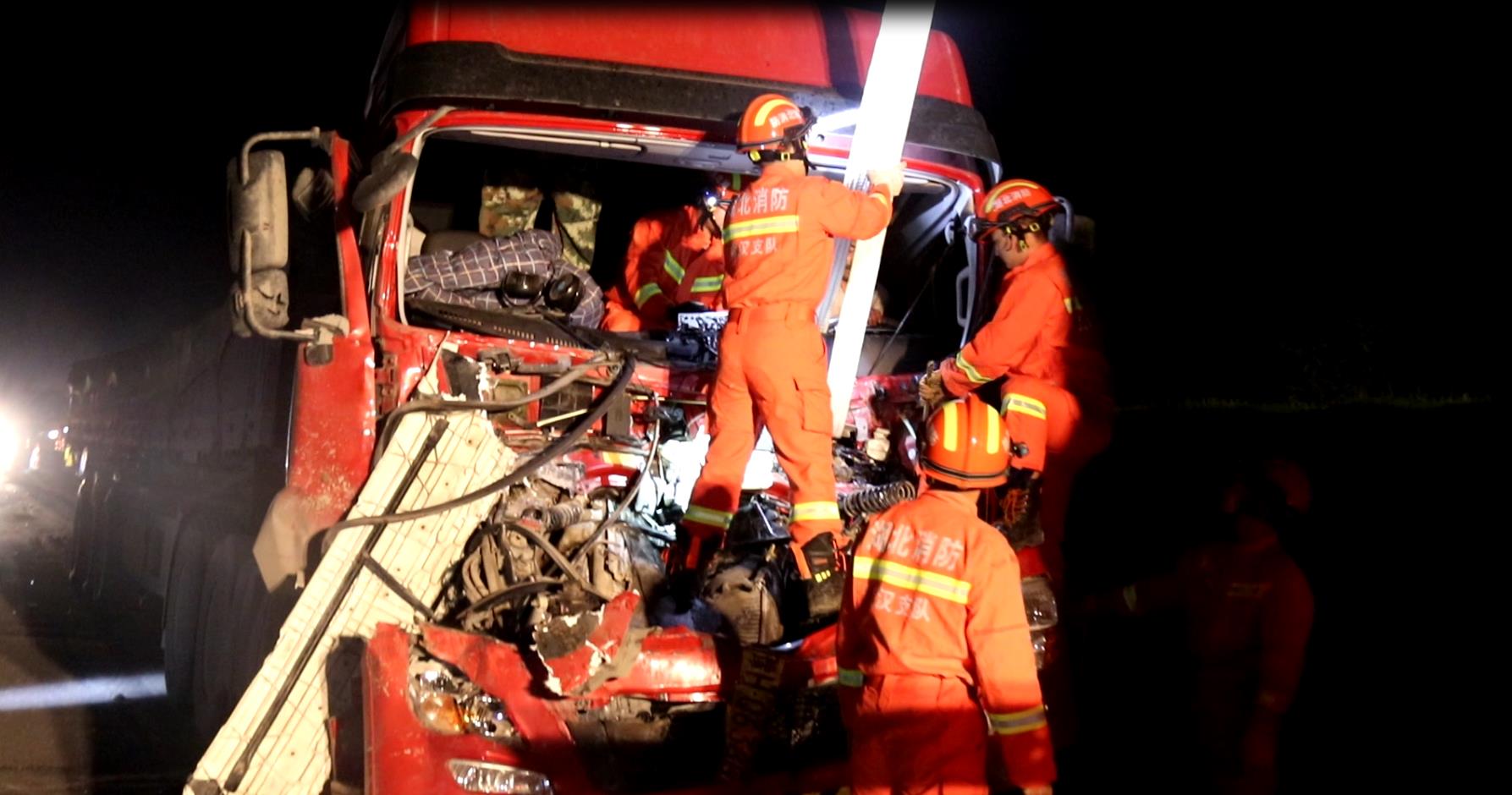 黄冈突发重大车祸事件