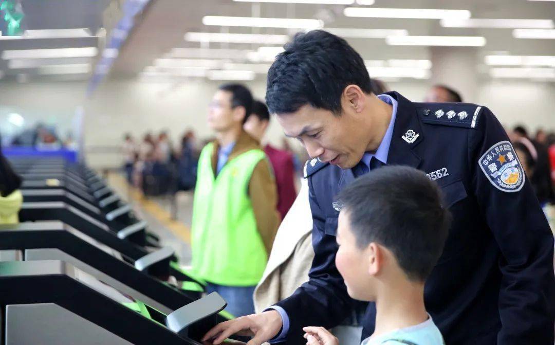 不断提升实战本领，坚持提升本领 