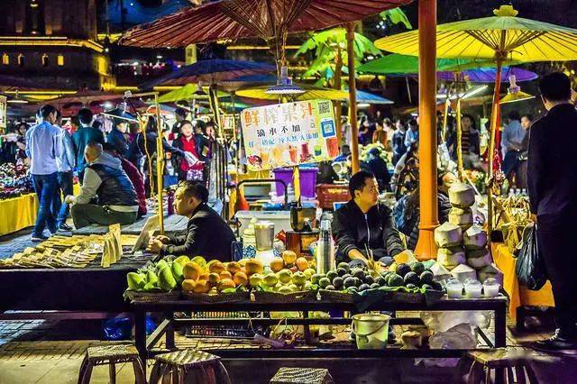 香港探店之旅揭秘城市惊喜，美食与风景一网打尽！