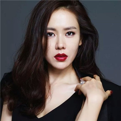 红唇美女魅力无限，惊艳全网，百度热推！