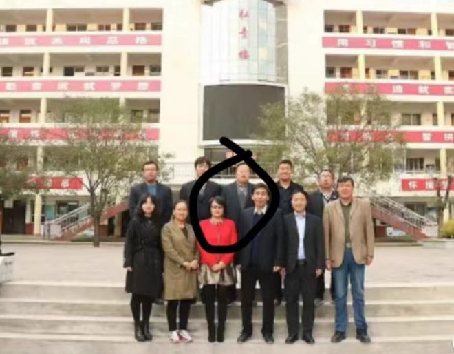 汉江中学突发事件视频，汉江中学杀同学 