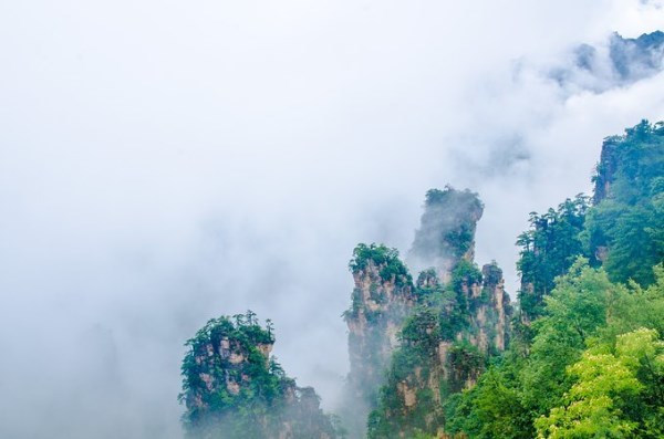 武汉至张家界神秘之旅，绝美攻略带您畅游仙境！